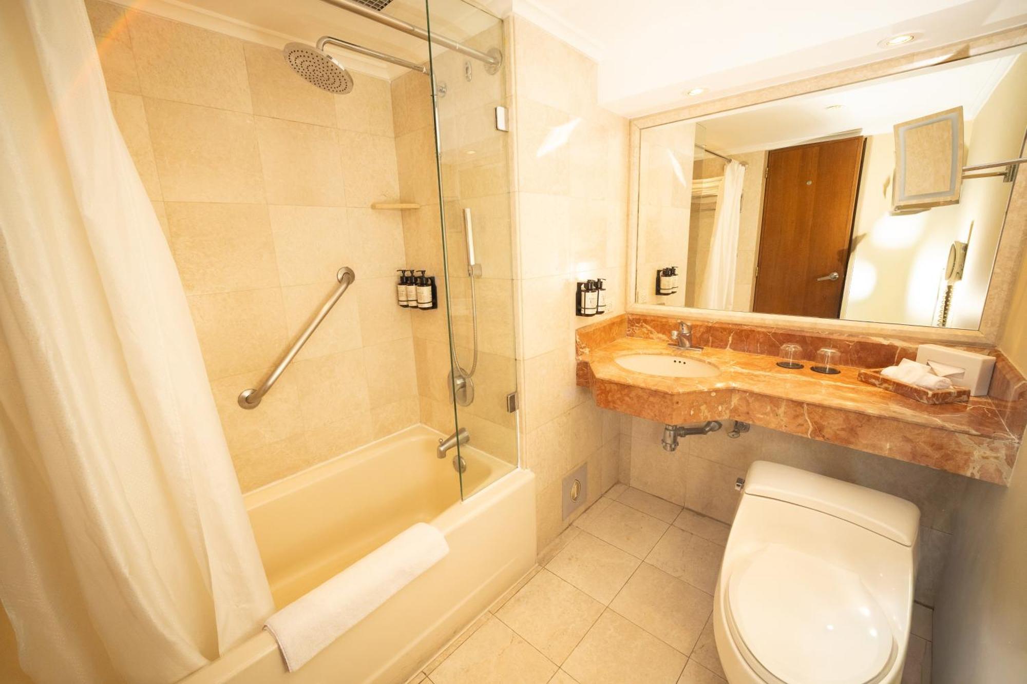 Chambre Lit Queen-Size Classique avec Balcon